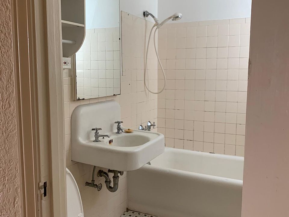 1st image of 1901 Beach St APT 4