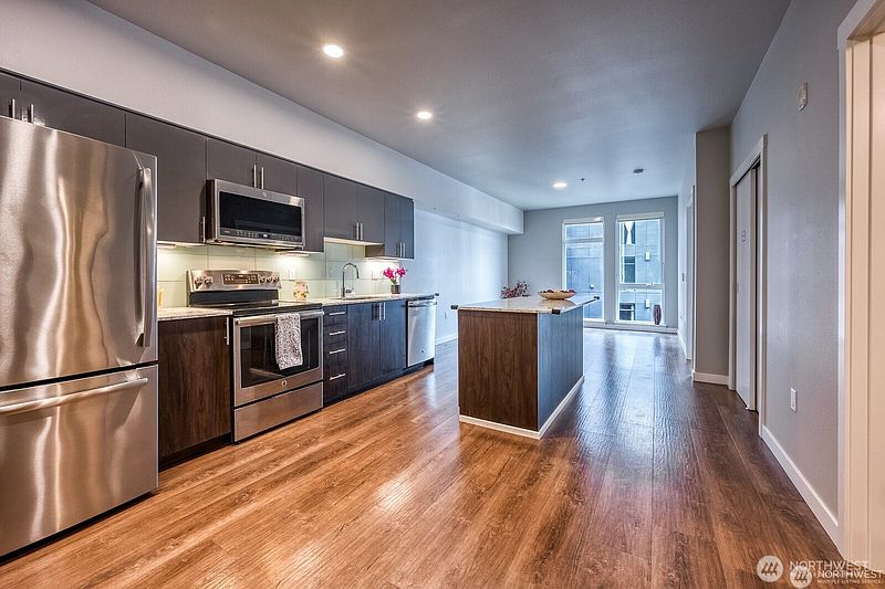 3rd image of 1085 103rd Avenue NE #526