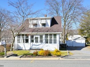 27 Manchester Ave, North Haledon, NJ 07508