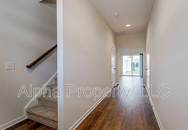 409 Wards Creek Way — Photo 2