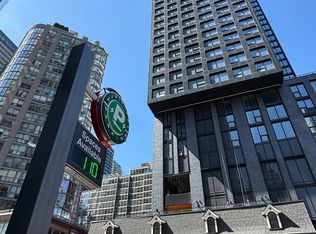 8 Wellesley St W #4303, Toronto, ON M4Y 1E7