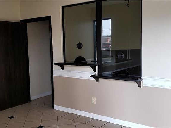 4th image of 2121 E Griffin Pkwy Suite 2