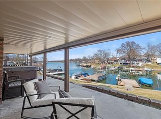 82 Anchor Dr, Lake Tapawingo, MO 64015