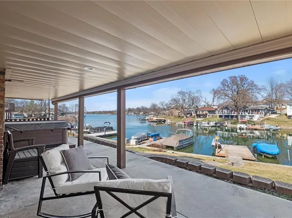 82 Anchor Dr, Lake Tapawingo, MO 64015