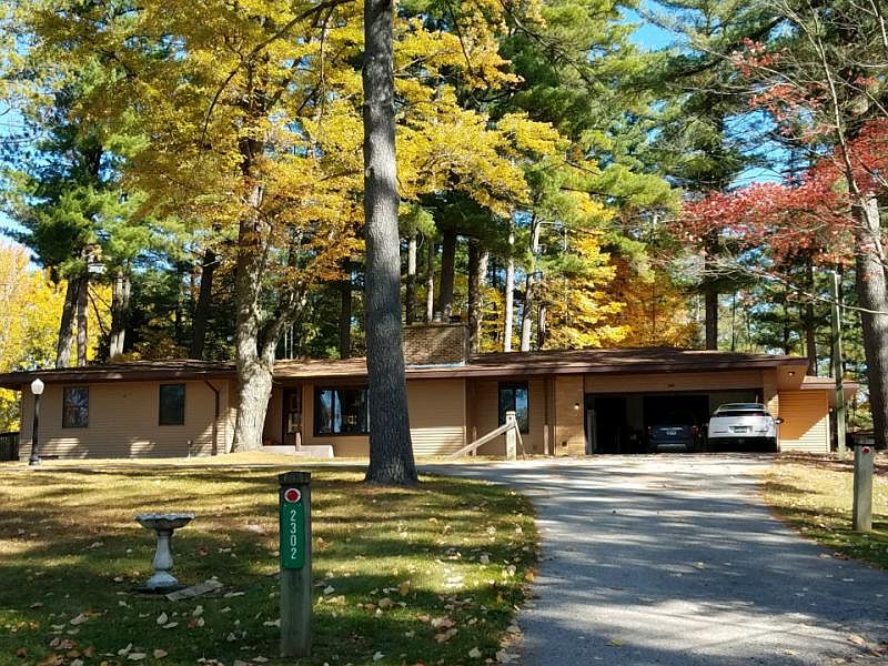 1st image of 2302 Woodland Dr