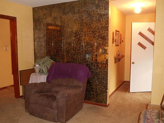 3rd image of 300 Roselawn Dr