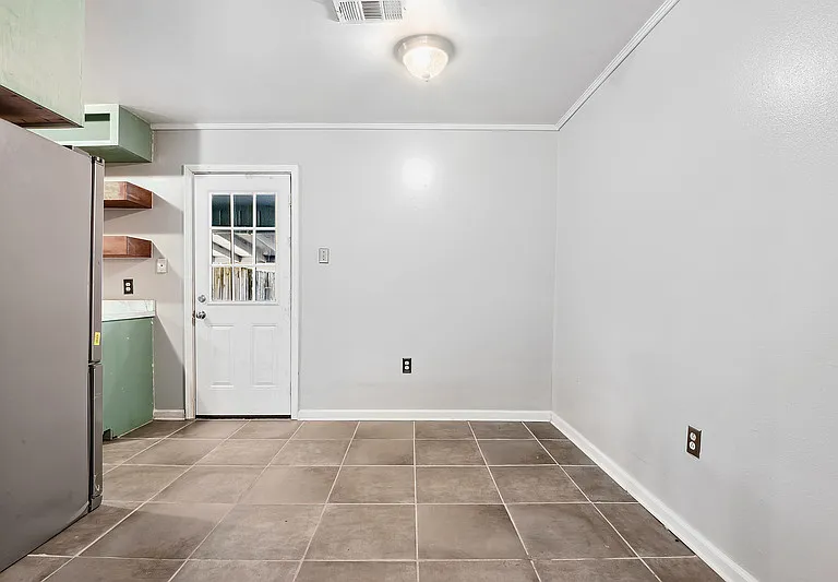 16944 Kenton Ave — Photo 6