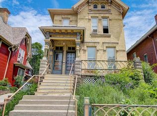 1902 N Warren Ave, Milwaukee, WI