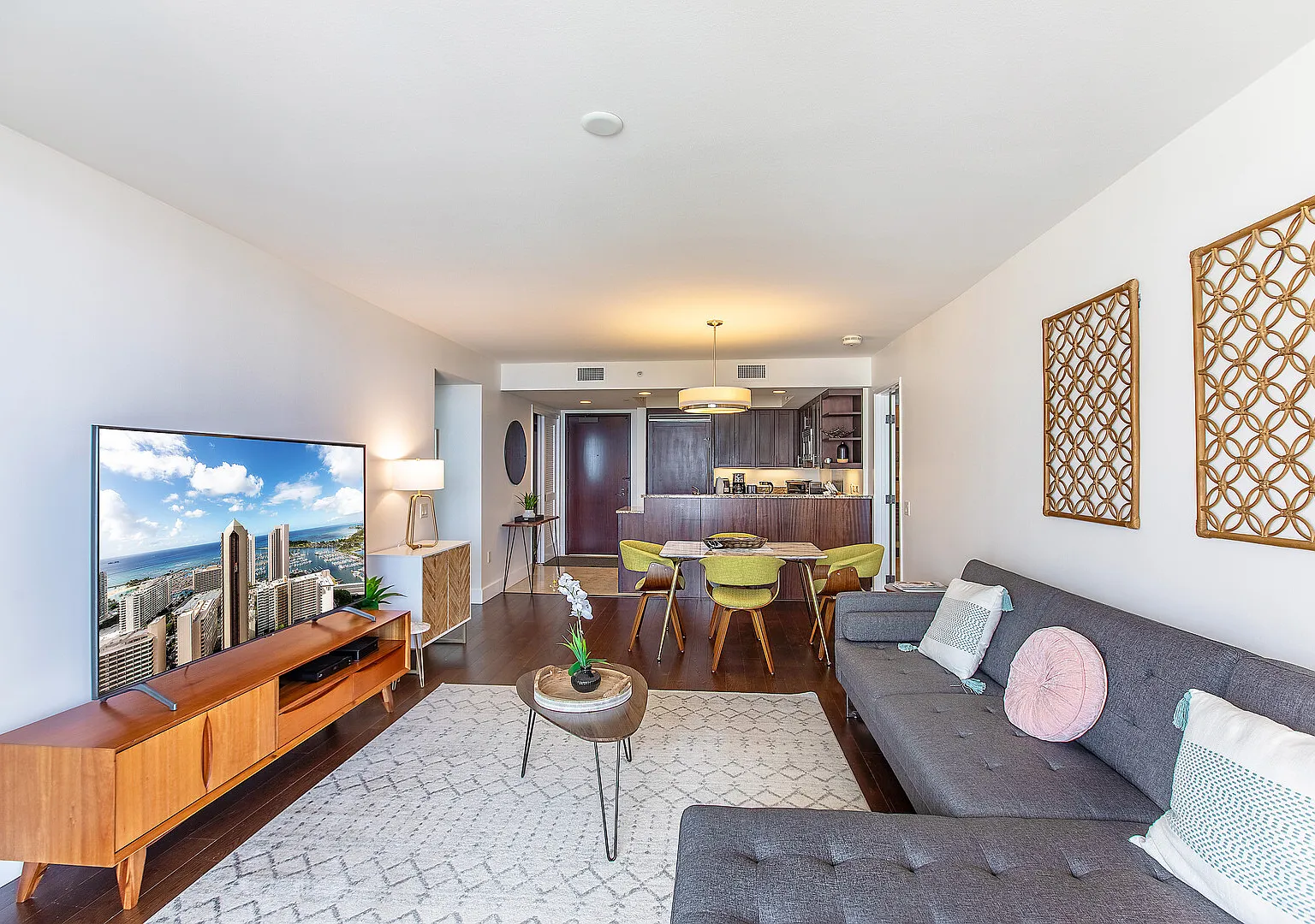 Ocean View 2BD w/ AC/Pool/Gym/1 Parking/Kitchen — Photo 4