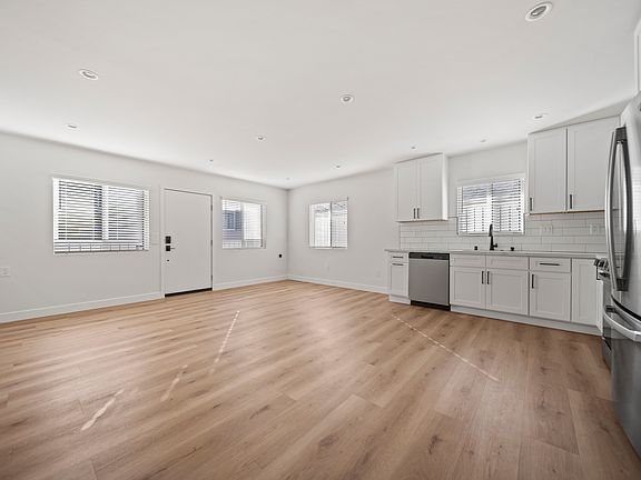 5th image of 10327 Eldora Ave