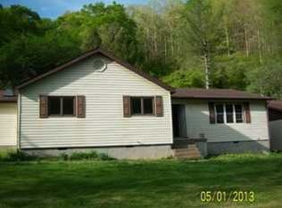37 Broad Br, Harts, WV 25524