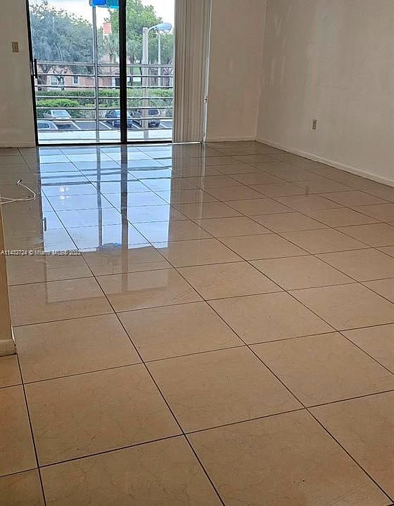 1st image of 1830 N Lauderdale Ave APT 4318