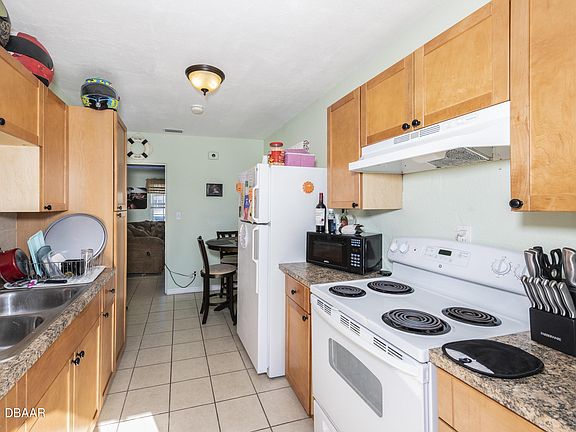 4th image of 626 Lenox Ave