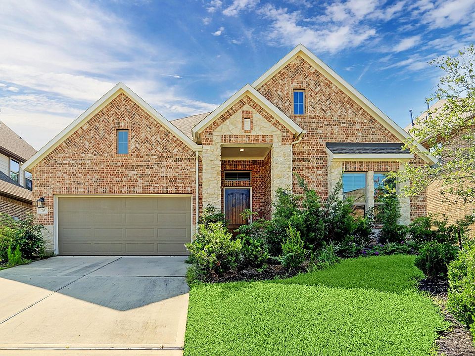 1st image of 75 Wyatt Oaks Dr