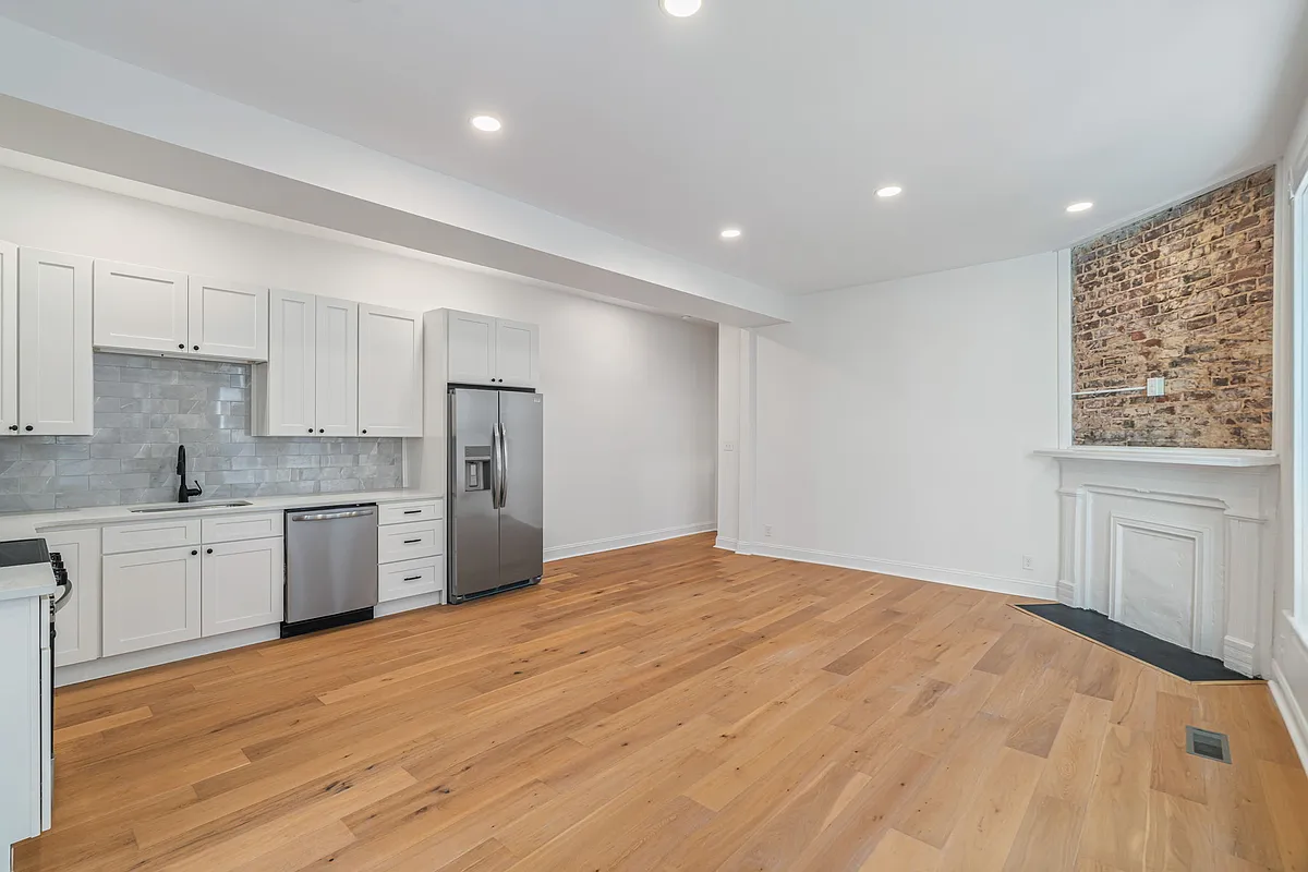 Building Photo - 513 N Central St #2