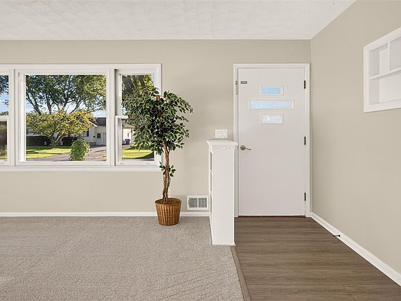 4th image of 20 Marilou Dr