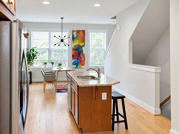 4th image of 2367 Wyeth St