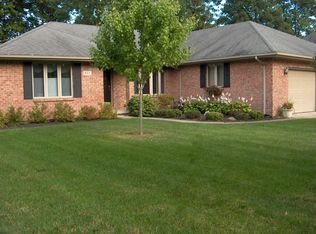 827 Elk Ridge Dr, Northwood, OH 43619