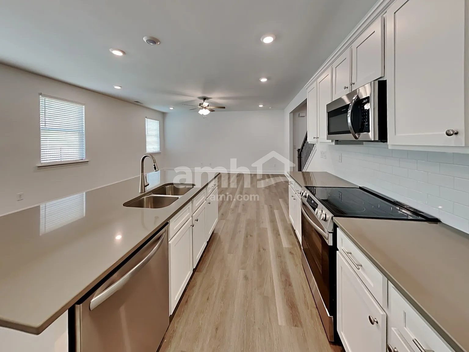 4 bed, 2.5 bath, 2098 sqft, $2,490 — Photo 3