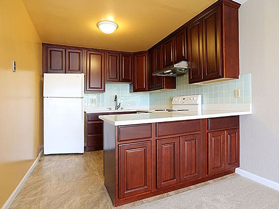 5th image of 102 Locksley Ave APT 103