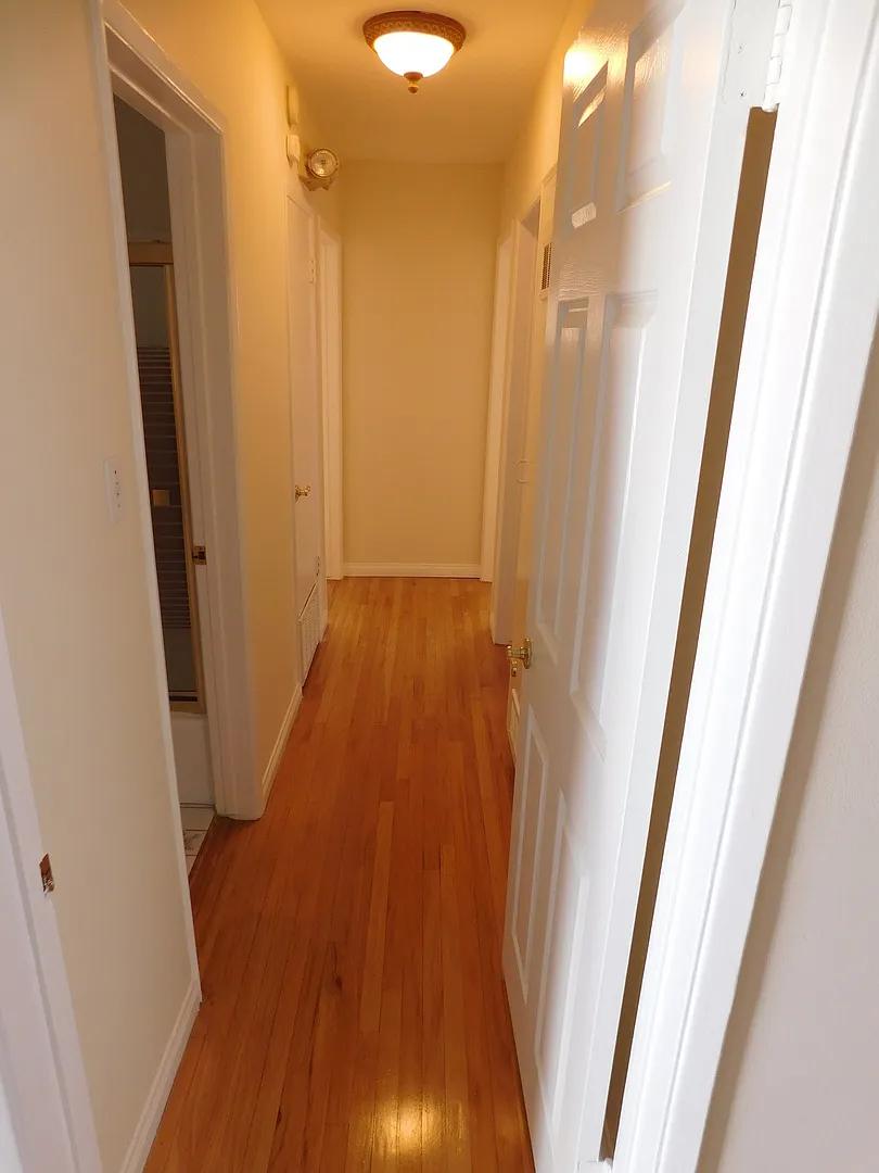 Gorgeous 4bed/2bth Single Family Home In Quiet Area Of Granada Hills — Photo 3