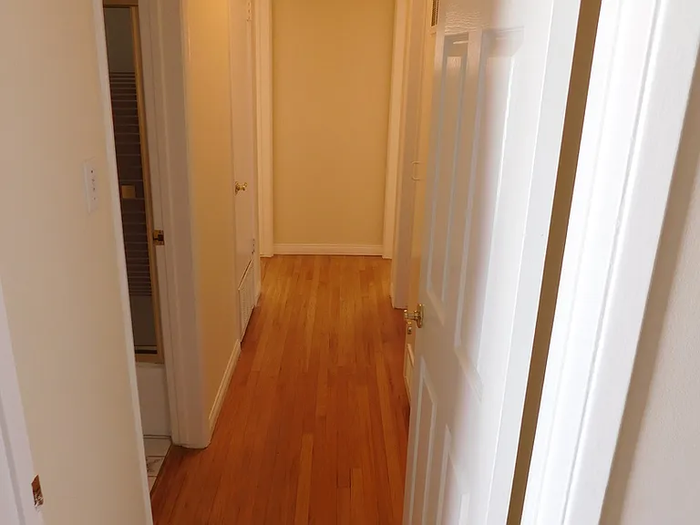 11009 Danube Ave — Photo 3