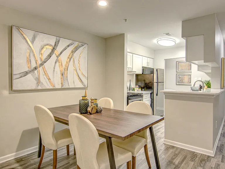 Hunter's Chase Apartments — Photo 3