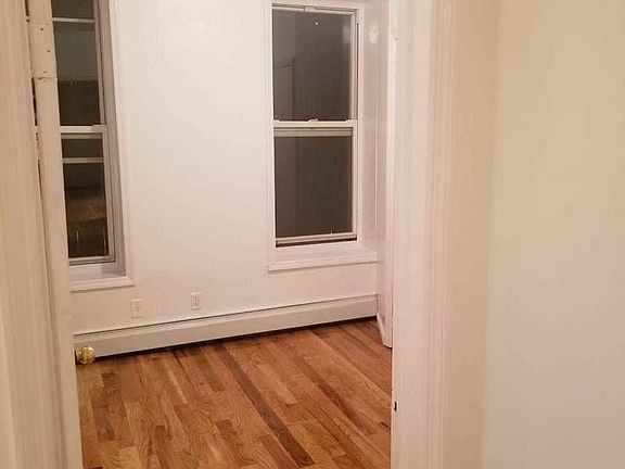 5th image of 359 Halsey St APT 1