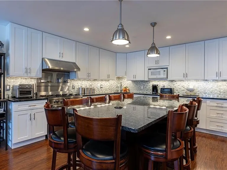 14 Clinton Ave #3 — Photo 3