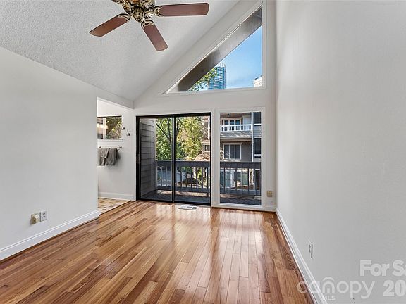 4th image of 422 W 8th St