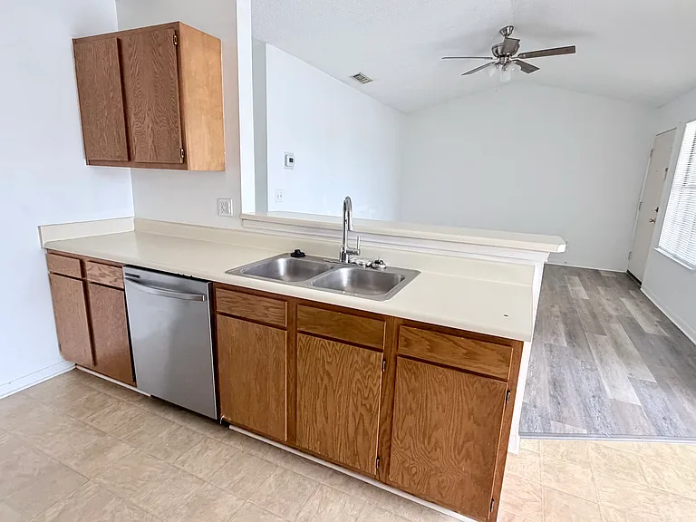 110 Summerchase Rd #5 — Photo 6