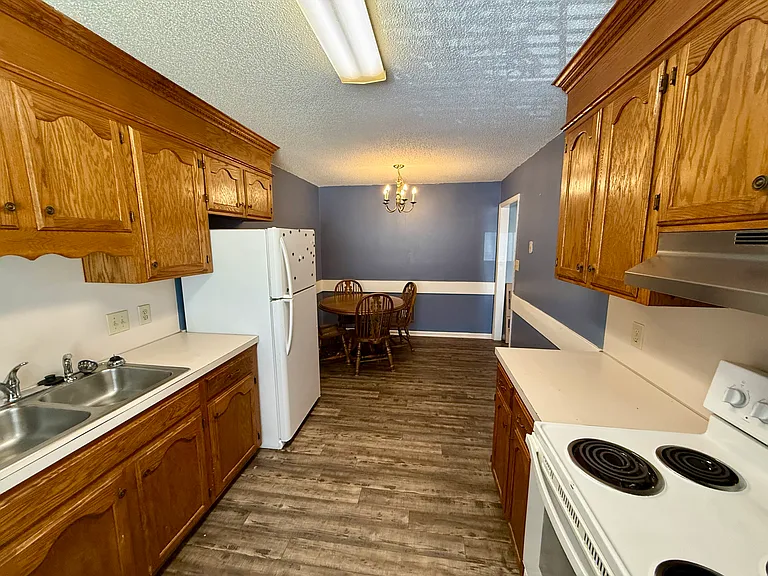 1053 Farm Pond Ln — Photo 5