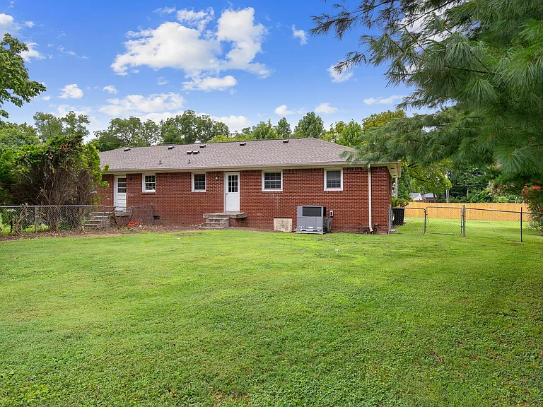 403 Alicia Dr #A — Photo 24