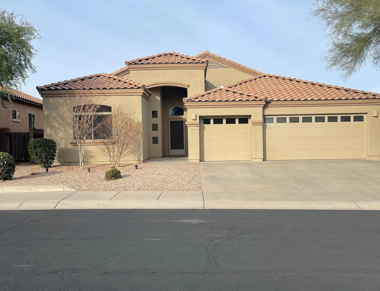 4 bed, 2.0 bath, 2338 sqft, $2,595 — Photo 1