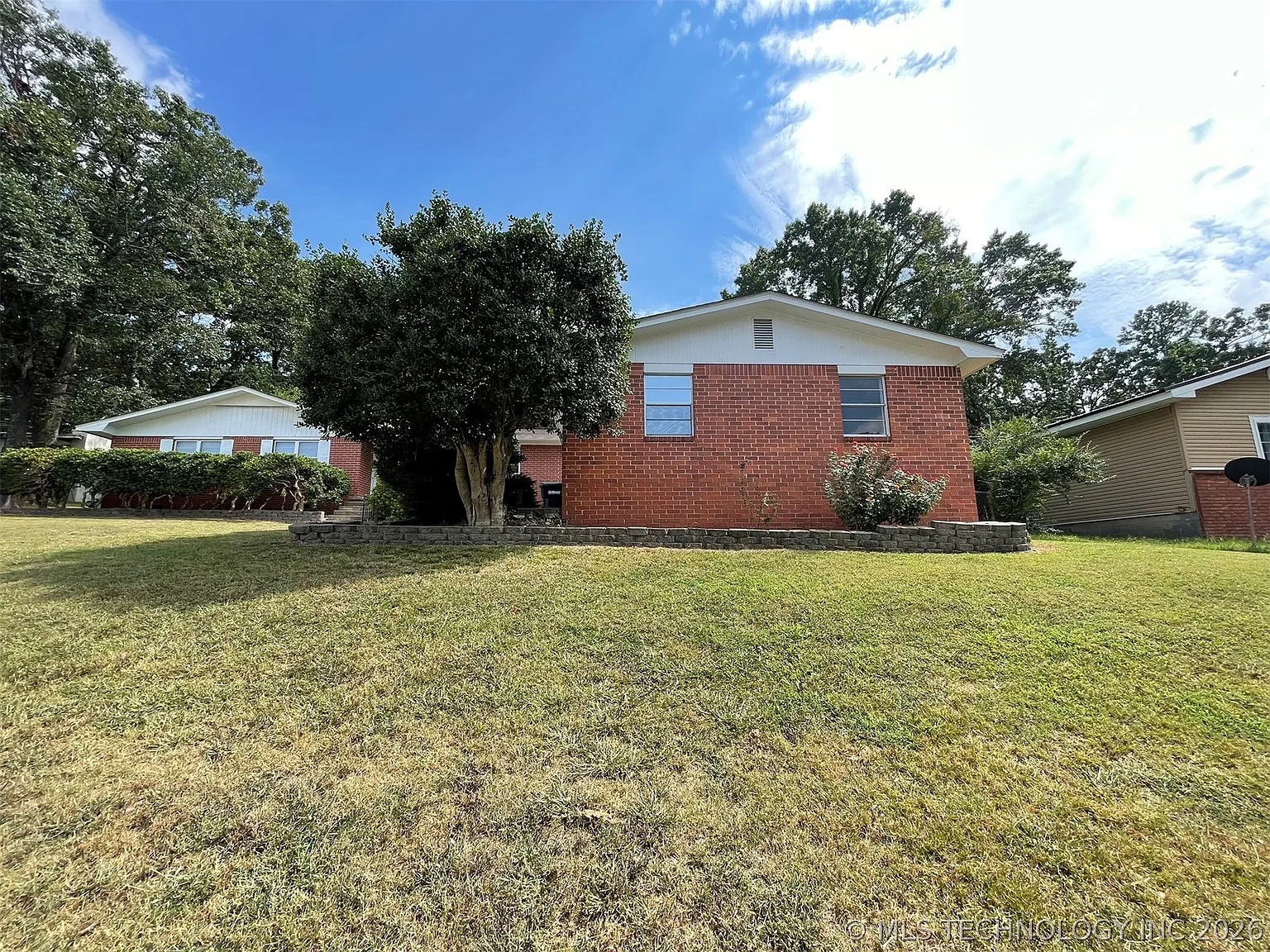 4 bed, 2.5 bath, 1840 sqft, $1,800 — Photo 2