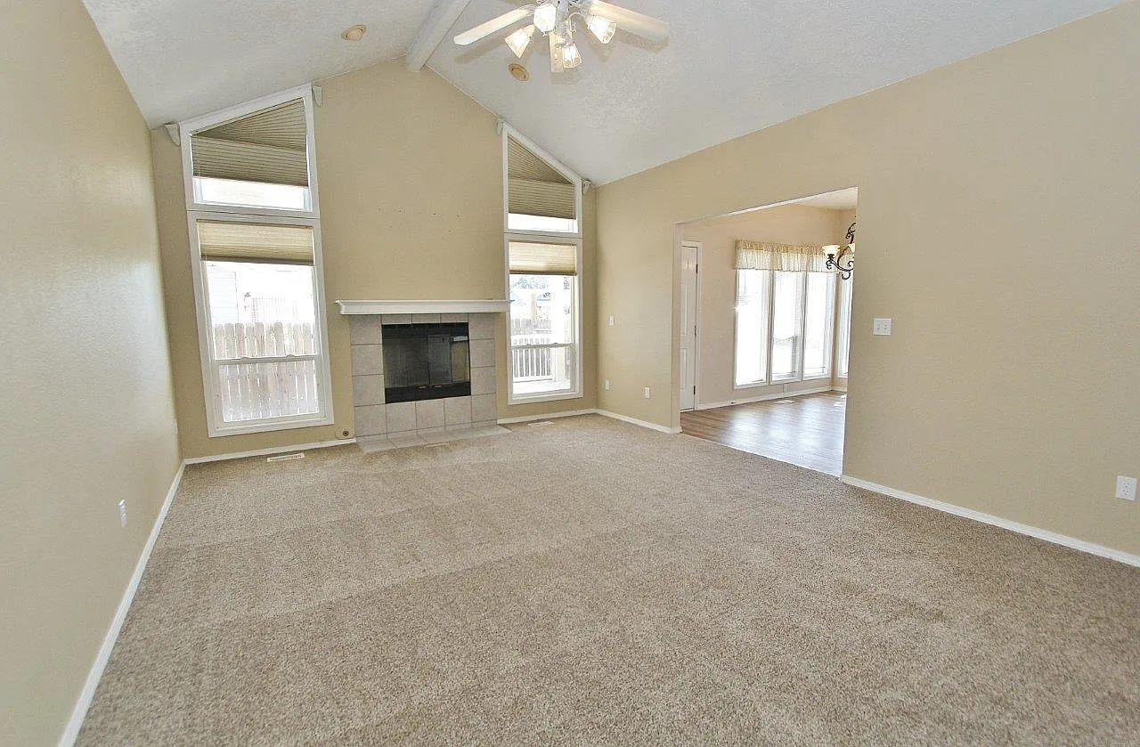 3 bed, 1342 sqft, $2,150 — Photo 2