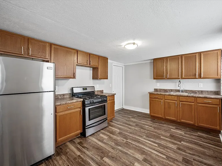 107 NE Roanoke Ave #L2 — Photo 3