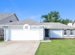 9129 Apple Dr, Midwest City, OK 73130