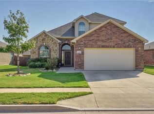 10924 Middleglen Rd, Fort Worth, TX 76052