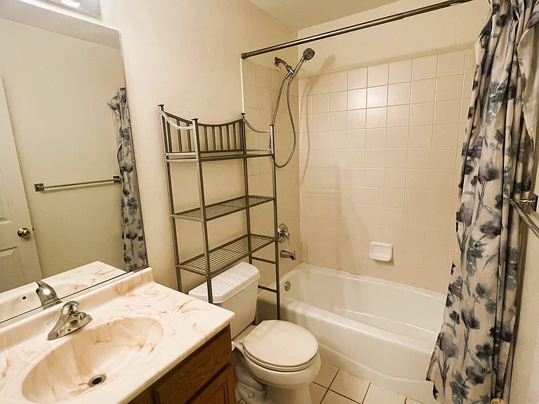 1029 Enfield Dr — Photo 24