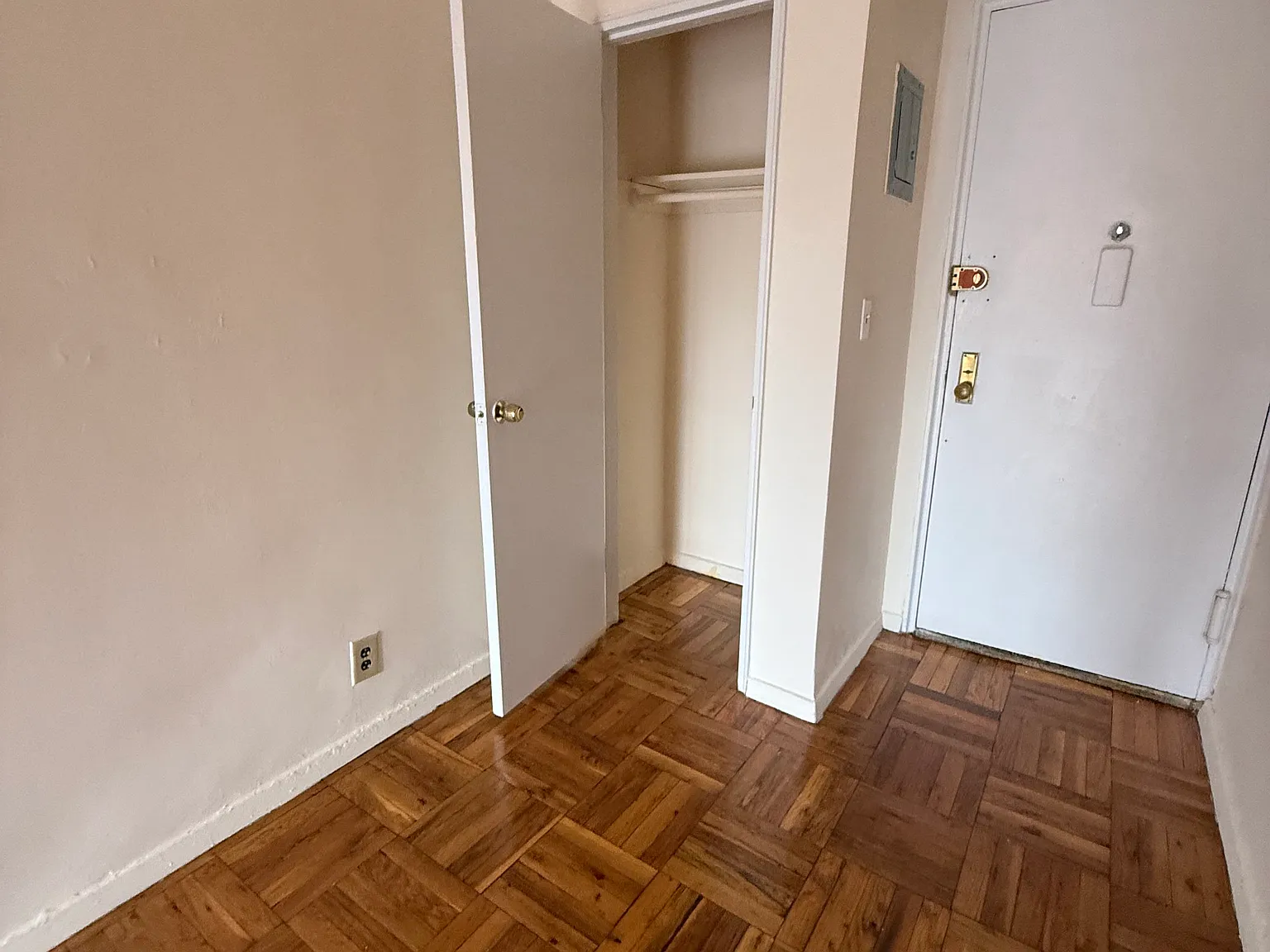 Studio, 500 sqft, $1,800 — Photo 4