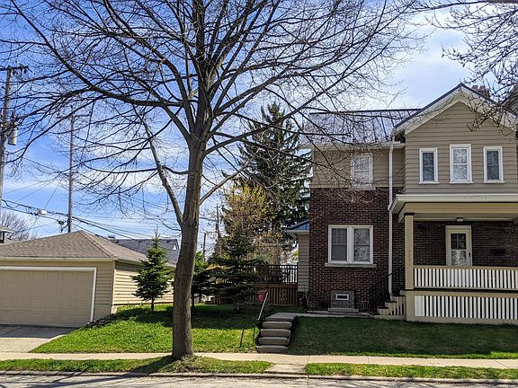 3rd image of 3838 N Maryland Ave #2201