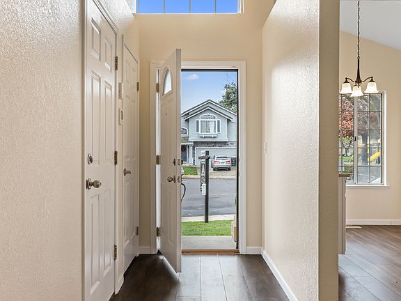 4th image of 461 Krider Ct