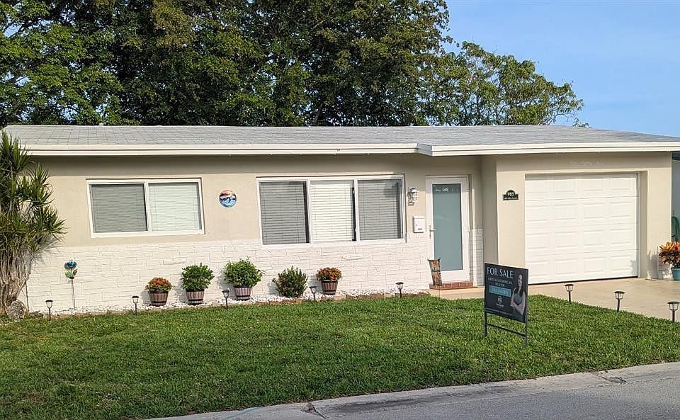 1st image of 985 NW 69th Avenue