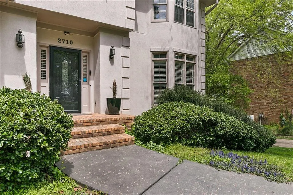 4 bed, 2.5 bath, 3000 sqft, $3,800 — Photo 2
