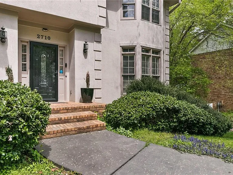 2710 Abbottswell Dr — Photo 2