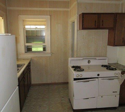 4th image of 2827 N 51st St