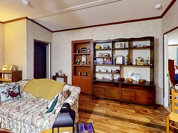 5th image of 44 Pine Garden Dr