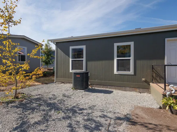 460 Arnos St #40, Talent, OR 97540