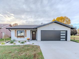 1004 Clayton St, Lake Park, IA 51347